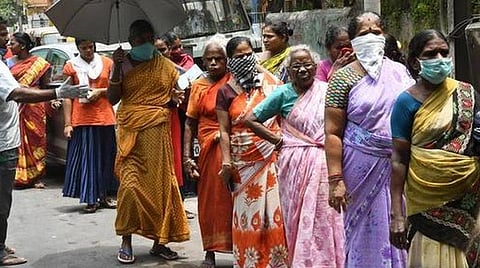 கரோனா நிவாரணத்தில் 39.28 கோடி பேர் பயனடைந்தனர் என்று மத்திய அரசு கூறுவது சரியா? கணக்கீடு கூறுவது என்ன?