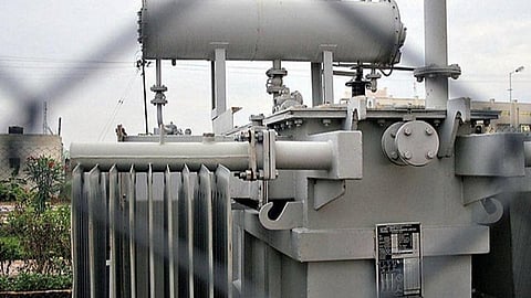 மூன்று மாதங்களாக சரிசெய்யப்படாத மின்மாற்றிகள்: சிவகங்கை மின்வாரிய அதிகாரிகள் அலட்சியத்தால் கருகும் பயிர்கள்- வேதனையில் விவசாயிகள்