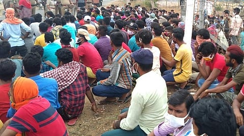 வெளிமாநிலத்தவர்கள் போராட்டம்