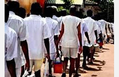 கரோனா நோய்த்தடுப்புப் பணியில் சிறைக் கைதிகளை ஈடுபடுத்தக் கோரி மனு: உயர் நீதிமன்றம் தள்ளுபடி