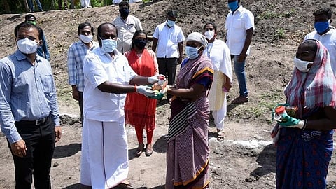 ஆட்சியர் டிஜி.வினய், கூடுதல் ஆட்சியர் பிரியங்கா பங்கஜம், கோட்டாட்சியர் சவுந்தர்யா உள்ளிட்டோர் பங்கேற்றனர்.