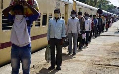 1.5 லட்சம் தொழிலாளர்கள் பத்திரமாக வீடு திரும்பியுள்ளனர்; ரயில் கட்டணத்தில் அரசியல் வேண்டாம்: சோனியாவுக்கு ரயில்வே தொழிற்சங்கம் கடிதம்