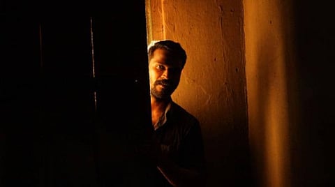 அரசாங்க அமைப்பைக் கேள்வி கேட்போமா? நகர்ந்து விடுவோமா? - இயக்குநர் வெற்றிமாறன்