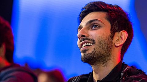 ‘மாஸ்டர்’ பாடலை வாசித்த மாற்றுத்திறனாளி ரசிகர்: அனிருத் பாராட்டு