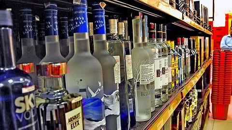 கர்நாடக மாநிலத்தில் பார், கேளிக்கை விடுதிகளில் 17-ம் தேதி வரை மது விற்கலாம்