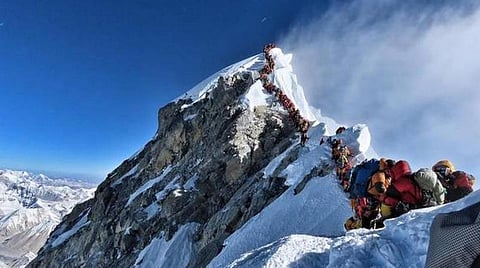 எவரெஸ்ட் சிகரம் திபெத்தில் உள்ளதா?- சீனாவுக்கு இந்திய, நேபாள மக்கள் கடும் எதிர்ப்பு