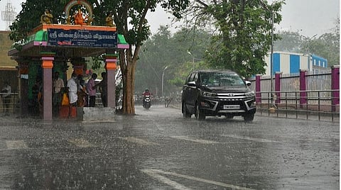 தூத்துக்குடியில் திடீர் மழை: கோடை வெப்பம் தணிந்ததால் மக்கள் மகிழ்ச்சி