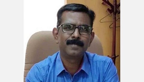 தொழிலாளர்களுக்கு ஆதரவாக செயல்பட்ட தமிழக ஐஏஎஸ் அதிகாரி திடீர் பணியிட மாற்றம்: கர்நாடக எதிர்க்கட்சிகள் கடும் கண்டனம்