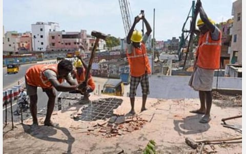 வறுமையின் பிடியில் சிக்கி தவிக்கும் 62 லட்சம் கட்டுமான தொழிலாளர்கள்