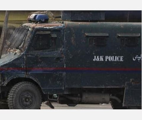 ஜம்மு காஷ்மீர் கிராமத்தில் வீடுகள், கடைகளை அடித்து நொறுக்கிச் சூறையாடிய போலீஸார்- கேமராவில் பதிவு