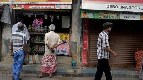 கடைவீதிகளும் வணிகமும் சுதந்திரமாகச் செயல்பட தமிழக அரசு உதவட்டும்