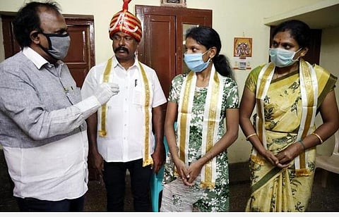 எனக்கு மதுரையில் ஒரு தங்கை இருக்கிறாள்!- பார்த்திபன் சொன்னதைக் கேட்டு நெகிழ்ந்த முடிதிருத்துநர்