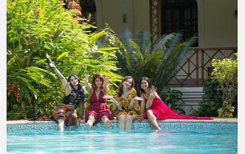 ஒரே அச்சில் நான்கு உலகங்கள்