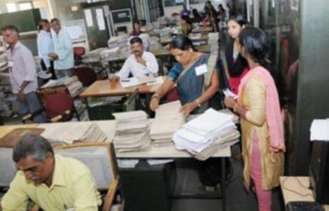 மே 18-ம் தேதி முதல் 50% ஊழியர்களுடன் அரசு அலுவலகங்கள் செயல்படும்; வாரத்தில் 6 நாட்கள் வேலை: தமிழக அரசு அறிவிப்பு