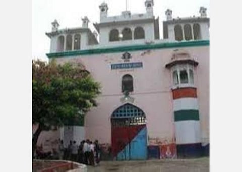 ஆக்ராவில் 90 வயது கைதி கரோனாவுக்கு பலி- சிறையில் கரோனா பரவும் அபாயத்தினால் அதிகாரிகள் பீதி