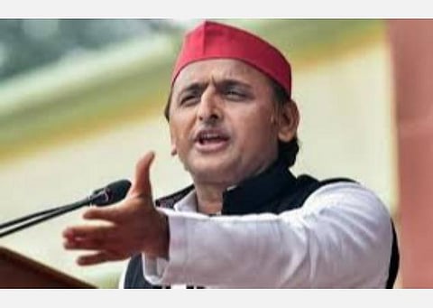 இதயமற்றவர்களின் மவுனம் எதுவரை போகிறது என்பதையும் பார்ப்போம்; இவை மரணம் அல்ல, கொலை: விபத்தில் 24 புலம்பெயர் தொழிலாளர்கள் பலி குறித்து அகிலேஷ் யாதவ் ஆவேசம்