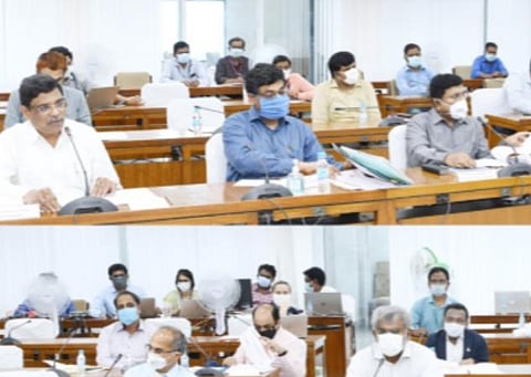 சிறப்புக்குழுவின் முதல் ஆலோசனைக் கூட்டம்.