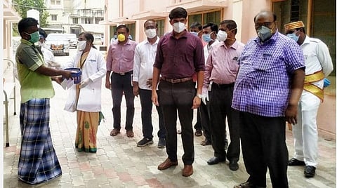 தூத்துக்குடியில் மேலும் 2 பேர் குணமடைந்து வீடு திரும்பினர் ; கரோனாவில் இருந்து மீண்டோர் எண்ணிக்கை 28 ஆக உயர்வு