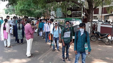 காரைக்குடியில் இருந்து சொந்த ஊருக்கு அனுப்பி வைக்கப்பட்ட 160 பிஹார் தொழிலாளர்கள்