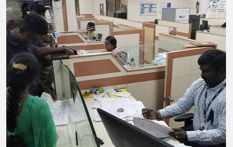 பழங்குடியினர் வங்கி கணக்கில் பல லட்ச ரூபாய் மோசடி நடந்ததாக புகார்