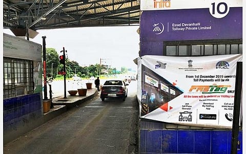 தேசிய சுங்கச்சாவடிகளில் செயல்படாத பாஸ்டேக் அட்டையுடன் வரும் வாகனங்களுக்கு 2 மடங்கு கட்டணம்