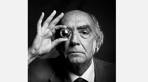 ஜோஸே சரமாகு: கடவுளின் ஸ்தானத்திலிருந்து...