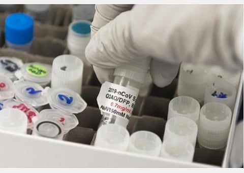 கரோனா வைரஸ் பெருந்தொற்றை முடிவுக்குக் கொண்டு வரும் மருந்து, வாக்சைன் தேவையில்லை: சீன பீகிங் பல்கலை. ஆய்வாளர்கள் உற்சாகம்