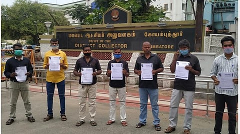 தூய்மைப் பணியாளர்களைக் குப்பை வண்டியில் அழைத்துச் செல்லாதீர்: கோவை ஆட்சியரிடம் கோரிக்கை மனு