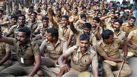 சம்பளமின்றி ஊரடங்கு பாதுகாப்புப் பணி செய்கிறோம்?- ஊர்க்காவல் படையினர் புகார்