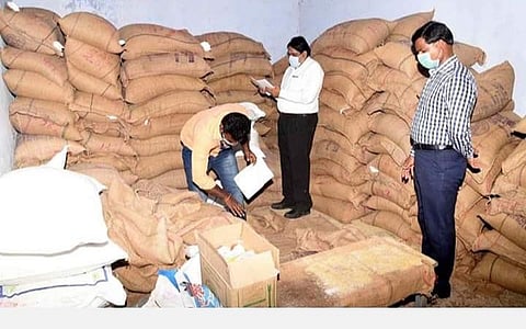 ரேஷன் முறைகேடுகளைத் தவிர்க்க அதிரடி ரெய்டு நடத்தும் ராமநாதபுரம் ஆட்சியர்!