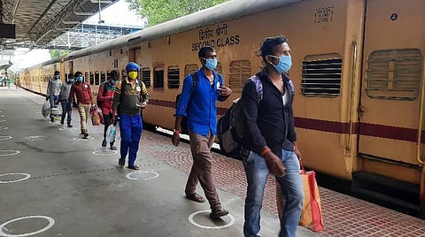 பிஹாருக்கு அனுப்பி வைக்கப்பட்ட வெளிமாநிலத் தொழிலாளர்கள்.