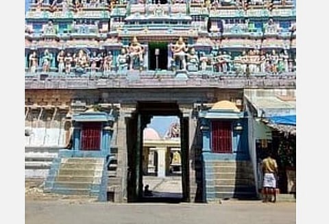 தீபாராதனை நேரத்தில் திறக்கப்படும் கோயில் கதவு: வேதாரண்யம் கோயிலில் பக்தர்களுக்காக சிறப்பு ஏற்பாடு