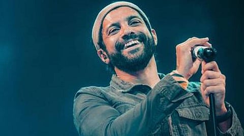 தானம் தரும்போது உங்கள் பெயர் எதற்கு? - ஃபர்ஹான் அக்தரைக் கேள்விகளால் துளைத்த நெட்டிசன்கள்