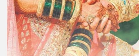 லாக்டவுன் கதைகள்: வேரோடு பிடுங்கப்பட்ட மரம்