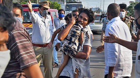 விசாகப்பட்டினம் விஷவாயு கசிவு சம்பவம்: தேசிய பசுமை தீர்ப்பாய உத்தரவுக்கு தடை இல்லை- உச்ச நீதிமன்றம் உத்தரவு