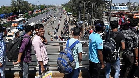 சாரை சாரையாக சொந்த ஊர் செல்லும் வடமாநிலத் தொழிலாளர்கள்: தமிழகத்தில் ஸ்தம்பிக்கும் ‘ஸ்மார்ட் சிட்டி’ திட்டப் பணிகள்