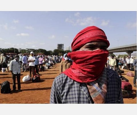 மீண்டுமொரு அவலம்: பஸ்-லாரி மோதலில் புலம்பெயர் தொழிலாளர், ஓட்டுநர் பலி- 8 தொழிலாளர்கள் காயம்; இருவர் கவலைக்கிடம்