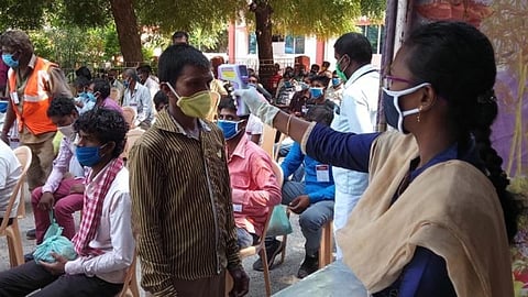 வெளிமாநில புலம்பெயர்ந்த தொழிலாளர்கள் நெல்லையில் இருந்து சிறப்பு ரயிலில் ஒடிசா பயணம்