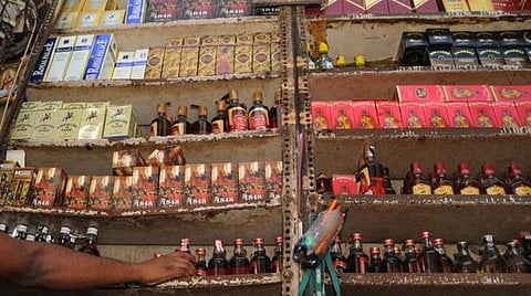 புதுச்சேரியில் மதுக்கடைகள் இன்று திறப்பு: தமிழகத்துக்கு இணையான விலை இருக்கும் என தகவல்