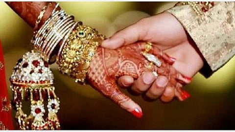 சேலம் ஆட்சியரின் மனிதாபிமான நடவடிக்கையால் கரோனா தொற்று உள்ள பெண்ணுக்கு திருமணம்