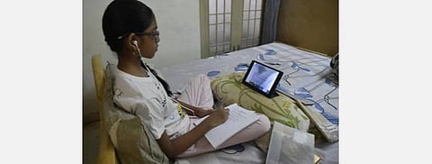 அரசுப் பள்ளி மாணவர்களுக்கு இணையம் வழி பாடம் நடத்த இலவச செயலி அறிமுகம்