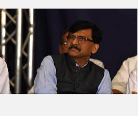 கரோனா விவகாரத்தில் ஆட்சியைக் கலைக்க வேண்டுமெனில் முதலில் குஜராத் பாஜக அரசைத்தான் கலைக்க வேண்டும்- சிவசேனா தாக்கு