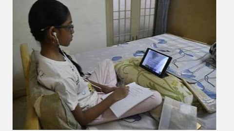 மத்திய அரசே ஆன்லைன் வகுப்பை ஊக்குவிக்கும்போது மாநில அரசு தடை போடுவதா? அனைத்து பள்ளிகள் சங்கம் கண்டனம்