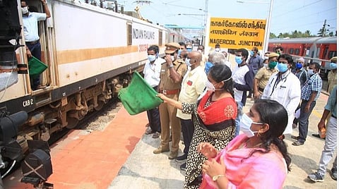 நாகர்கோவிலில் இருந்து இன்று ரயிலில் அனுப்பி வைக்கப்பட்ட உத்திர பிரதேசத்தை சேர்ந்தவர்கள்.