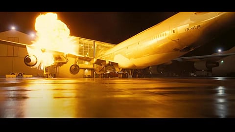 ''கிராபிக்ஸ் வேண்டாம்'': ‘டெனெட்’ படத்துக்காக ஒரு விமானத்தையே விலைக்கு வாங்கி வெடிக்க வைத்த நோலன்