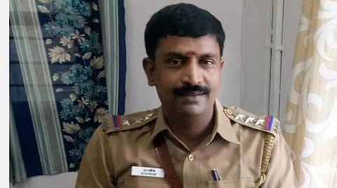 இனியாவது உறவுகளோடு் மகிழ்வுடன் பயணிக்கத் தொடங்குங்கள்: காவல் ஆய்வாளரின் உருக்கமான ஃபேஸ்புக் பதிவு