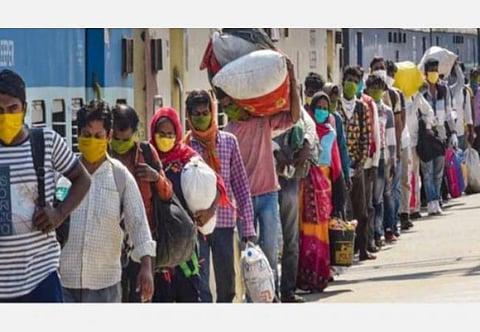 தொழிற்சாலைகள் இங்கே; தொழிலாளிகள் எங்கே?- வேலை செய்ய ஆளில்லாமல் திணறும் நிறுவனங்கள்