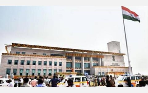 ஆந்திர மாநில தேர்தல் ஆணையராக மீண்டும் ரமேஷ்குமாரை நியமிக்க வேண்டும்- மாநில அரசுக்கு உயர் நீதிமன்றம் உத்தரவு