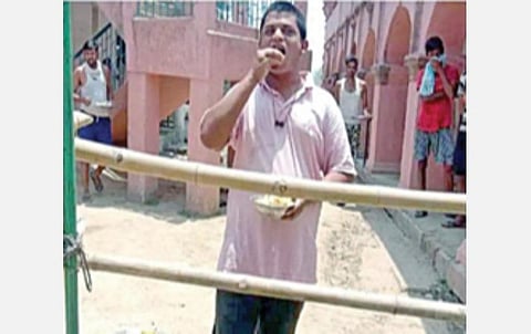 பிஹார் கரோனா தனிமை முகாமில் 40 சப்பாத்தி, 10 தட்டு சாதம் சாப்பிடும் தொழிலாளி