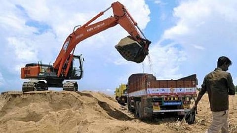 விளாத்திகுளம் அருகே மணல் திருட்டை தடுக்கச் சென்ற பாஜகவினர்: தடுத்து நிறுத்திய போலீஸார்